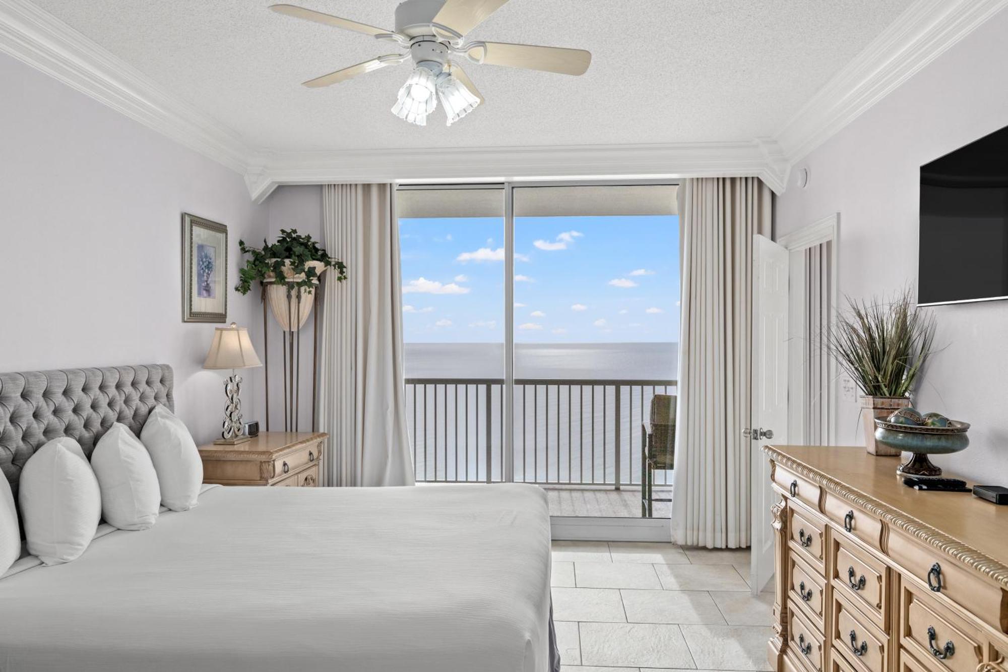 Official Majestic Beach Resort - Over 60 Units - All Ocean Front, Panama City Beach, Fl Стая снимка